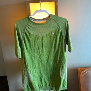 Mens size medium light weight shirt